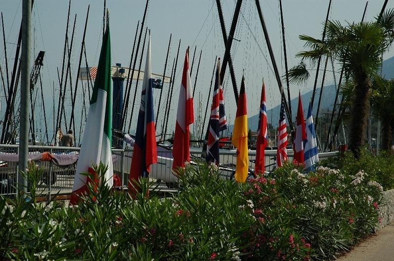 01Flaggenparade.JPG